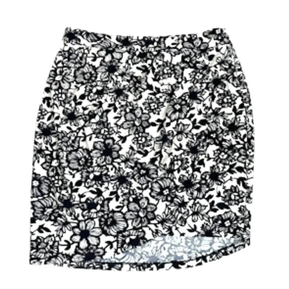 The Limited stretch wrap mini skirt White w/ navy floral print Women’s size 10 - Picture 1 of 13